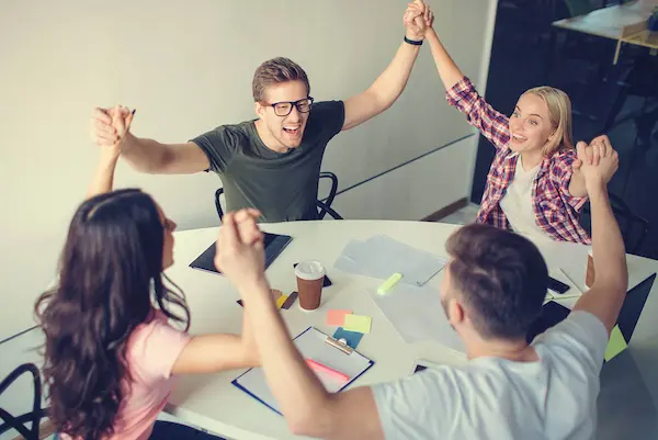 Cómo aplicar estas frases de trabajo en equipo para crear una cultura positiva