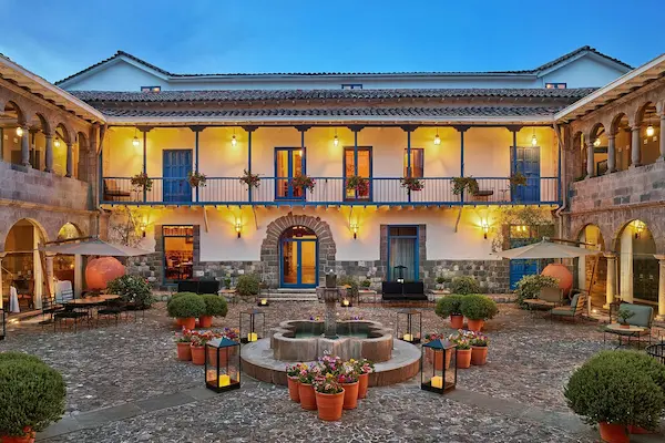 1. Hoteles y negocios turísticos