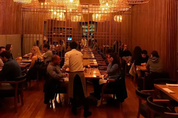 2. Restaurantes y negocios locales